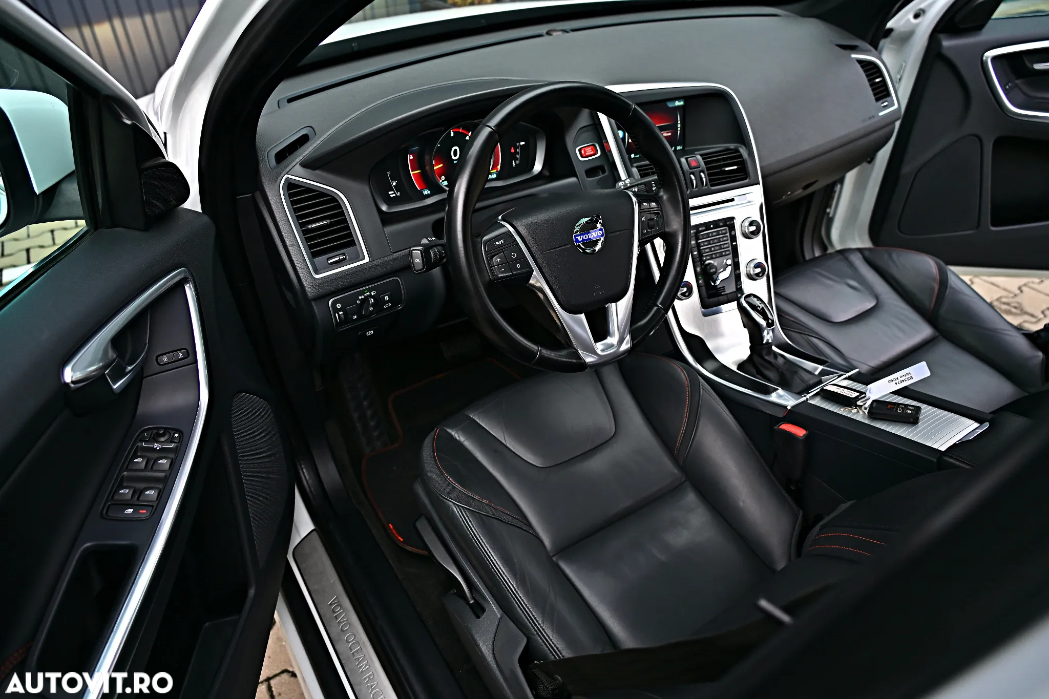 Volvo XC 60 D4 AWD Geartronic Ocean Race - 18