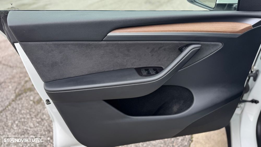 Tesla Model Y Long Range Tração Integral - 21