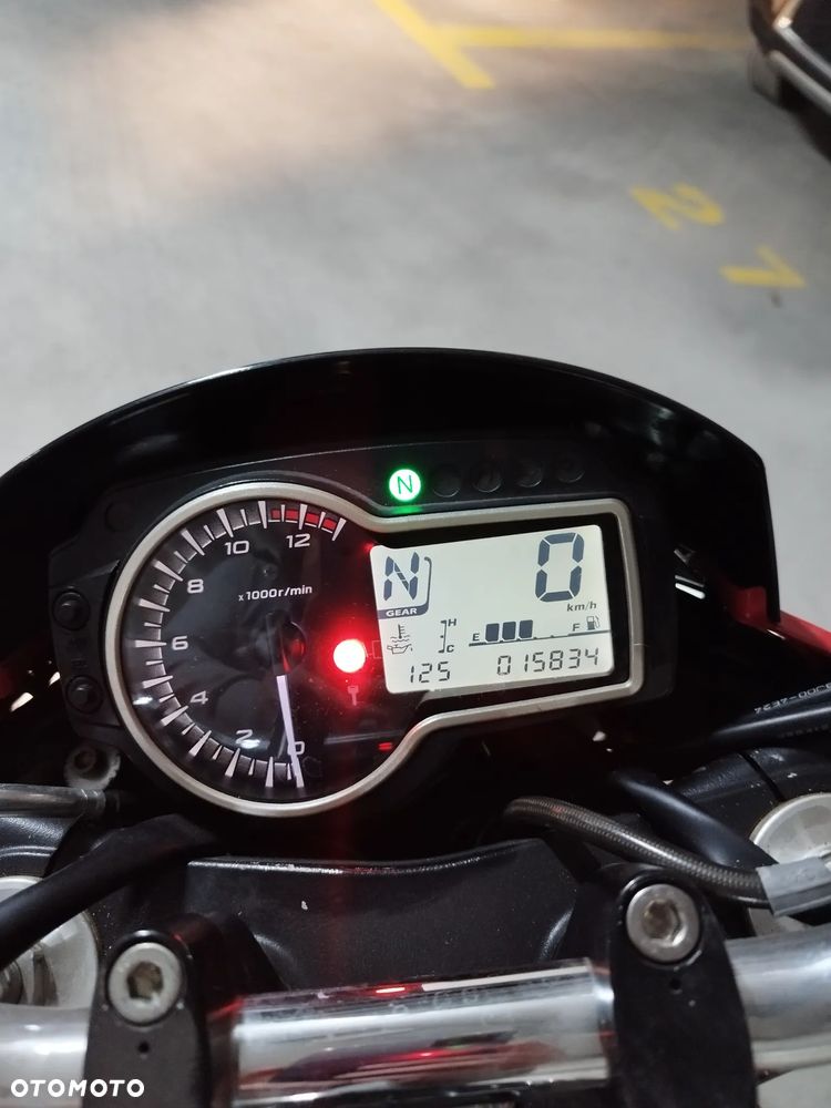 Suzuki GSR - 10