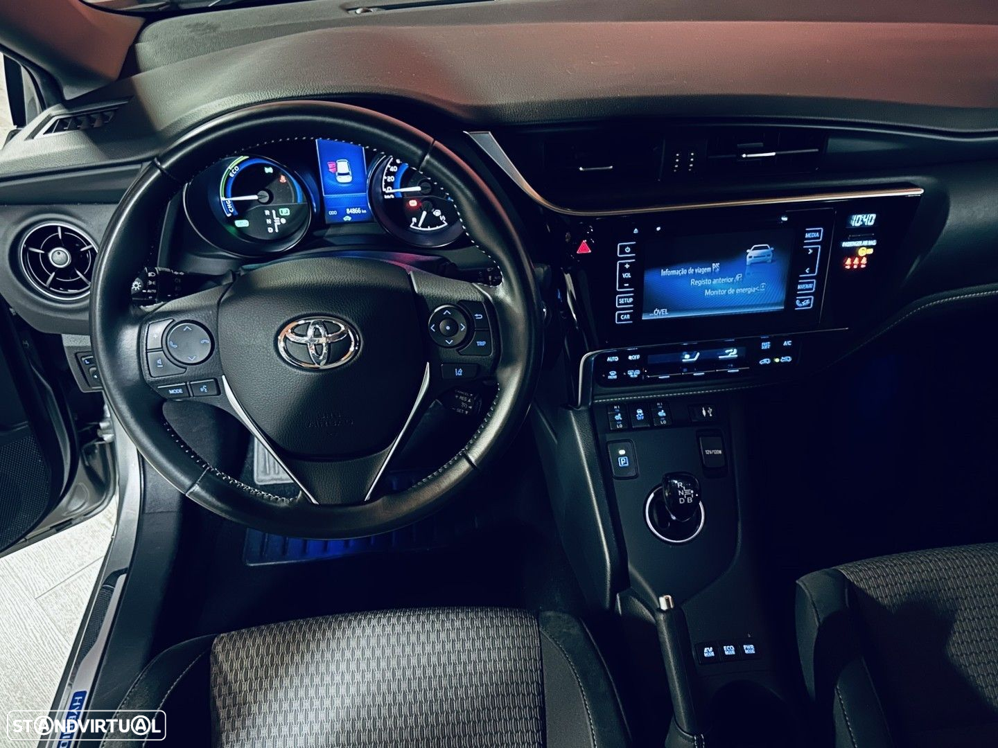Toyota Auris 1.8 HSD Comfort +P.Sport+Navi - 9