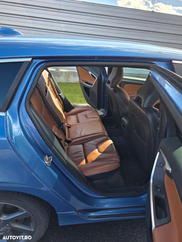 Volvo V60 D5 AWD Geartronic Momentum - 18