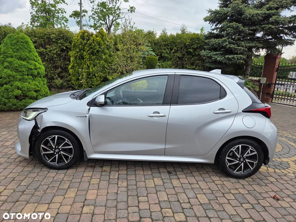 Toyota Yaris Hybrid 100 Premium - 10