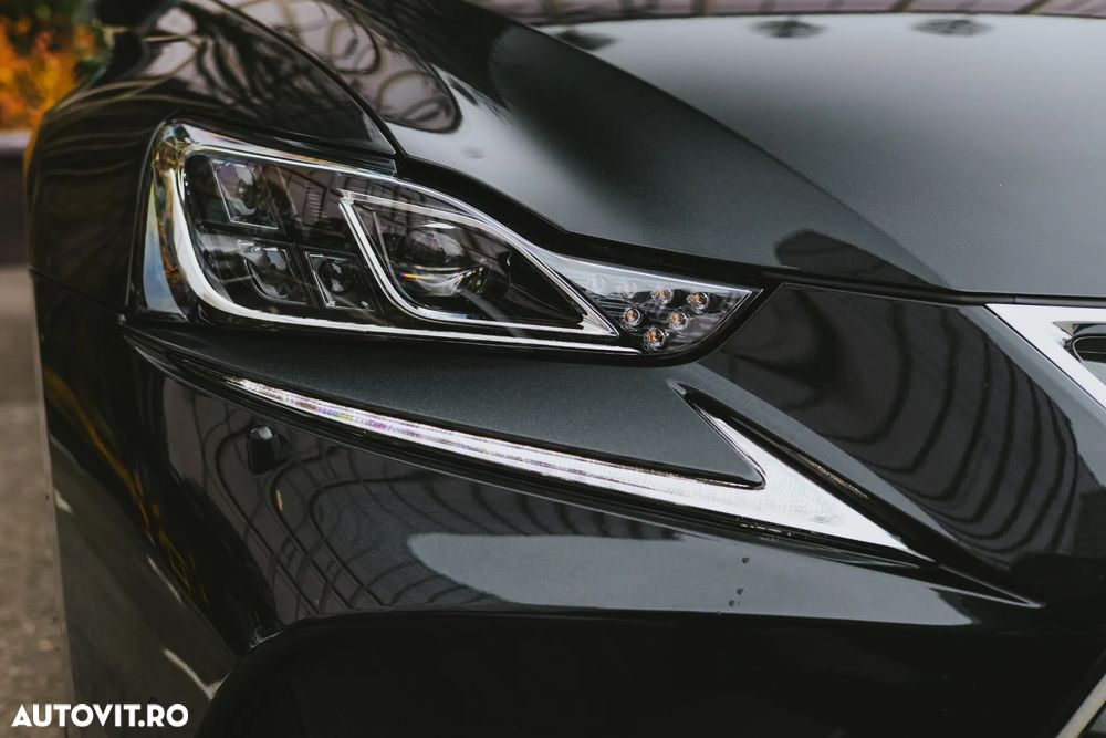 Lexus Seria IS 300h Luxury Line - 27