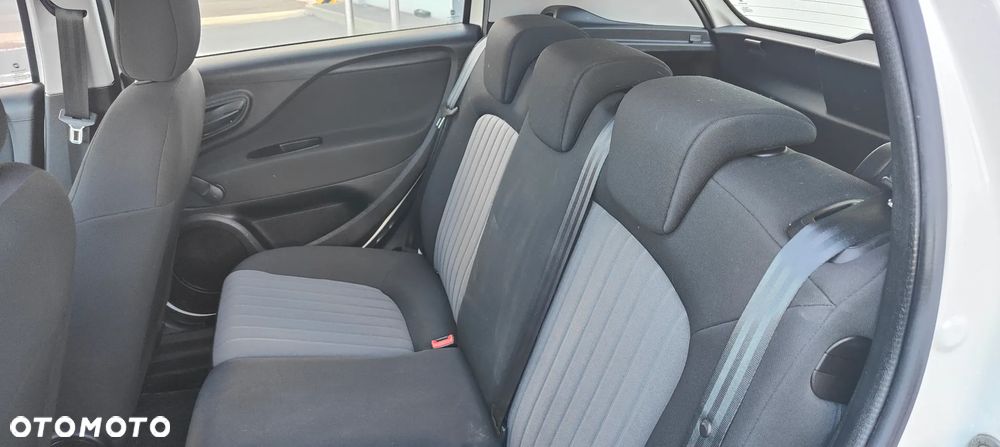 Fiat Punto Evo 1.4 8V Estiva Blue&Me - 27
