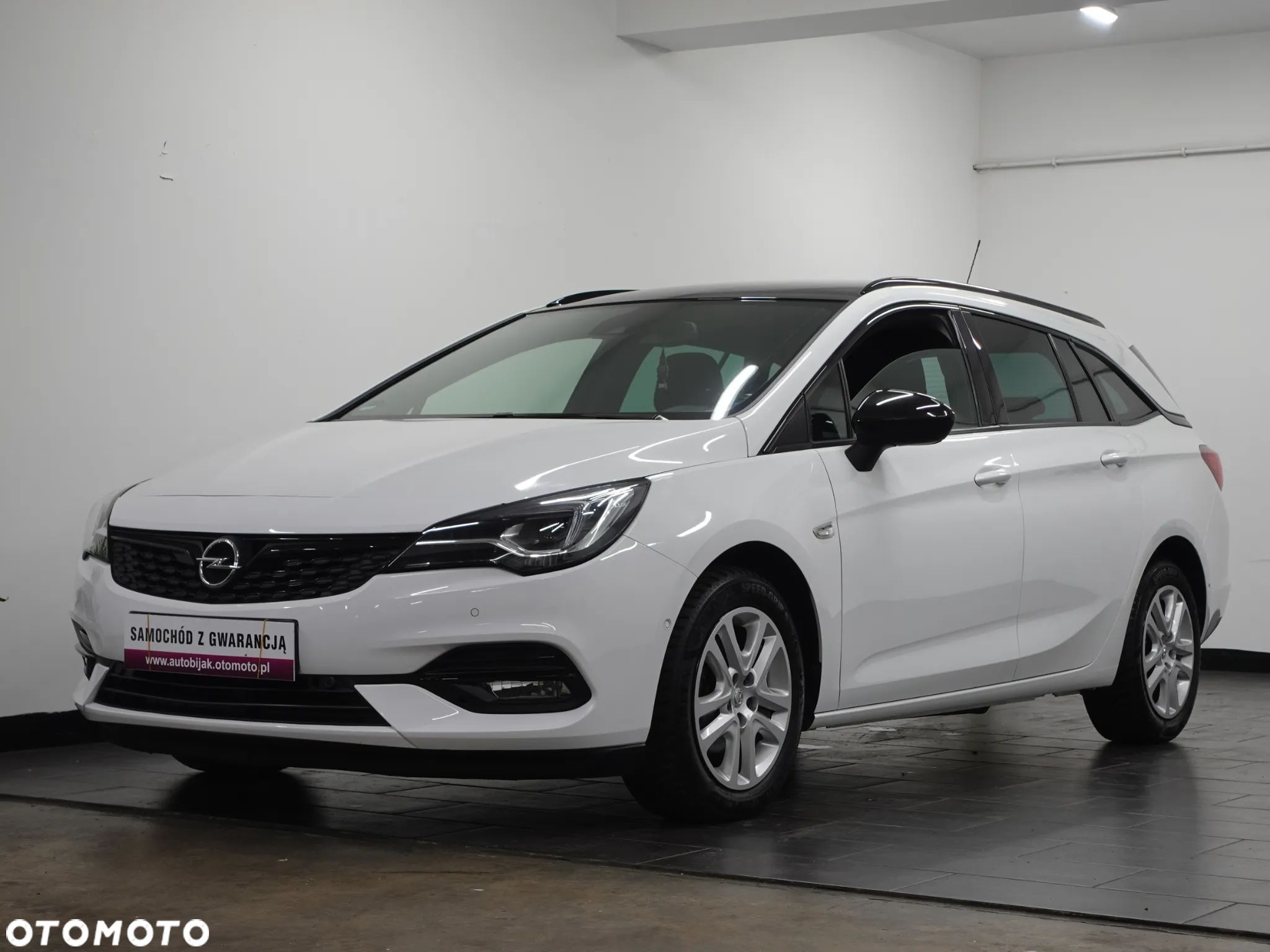 Opel Astra 1.2 Turbo Start/Stop Sports Tourer Edition - 1