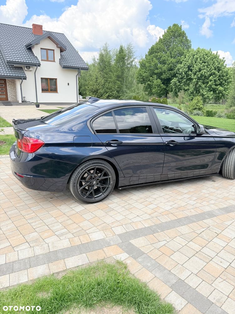 BMW Seria 3 328i xDrive Sport Line - 4