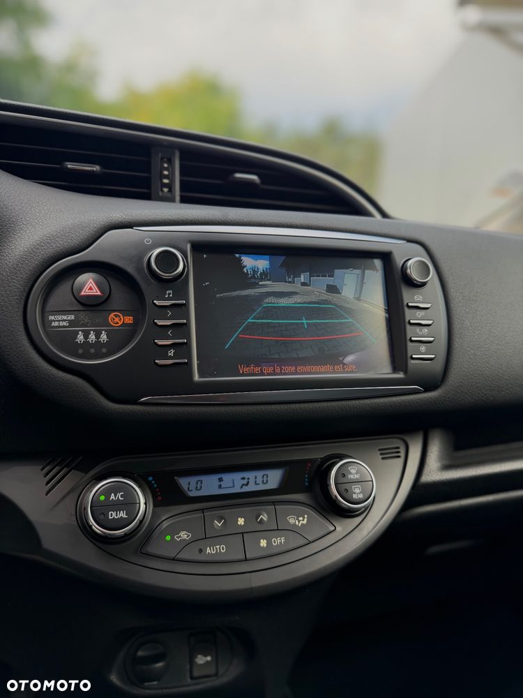 Toyota Yaris 1.5 Dynamic - 33
