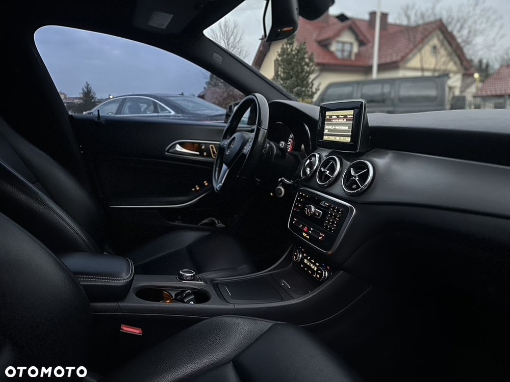 Mercedes-Benz CLA 250 7G-DCT AMG Line - 7