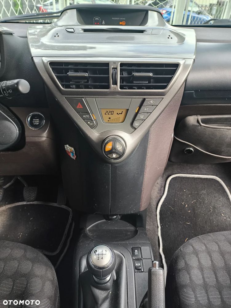 Toyota iQ - 4