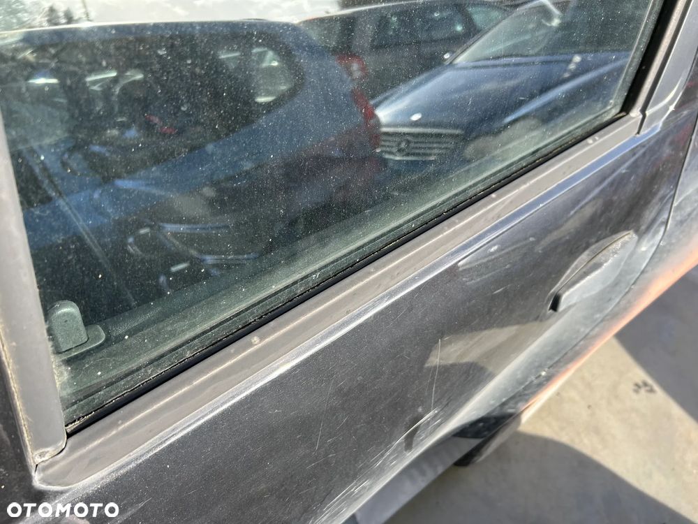 DACIA DUSTER I listwy zgarniające drzwi KOMPLET - 3