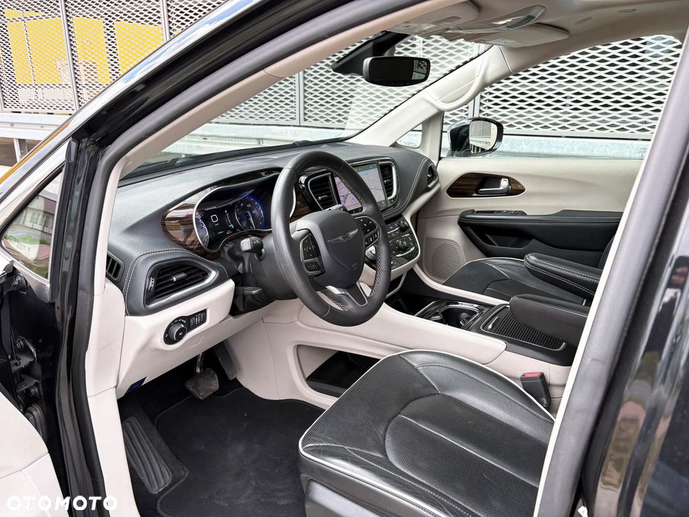Chrysler Pacifica - 18