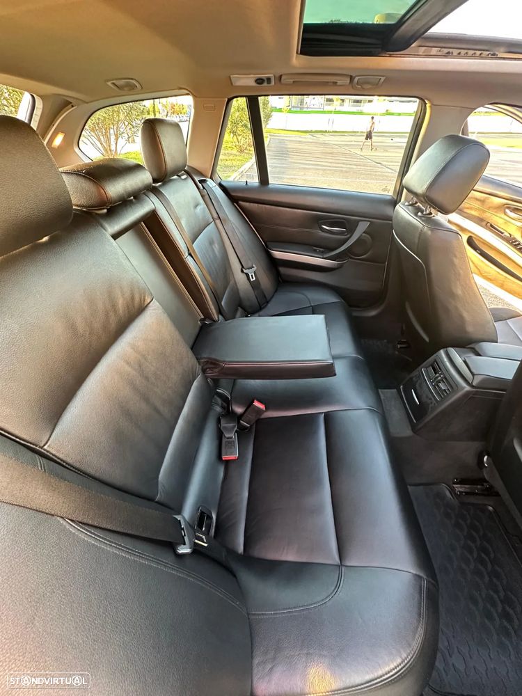 BMW 320 dA Touring - 33