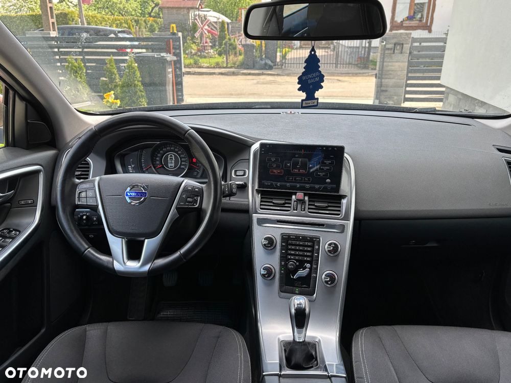 Volvo XC 60 D4 Momentum Pro - 23