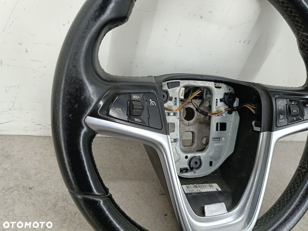 KIEROWNICA Z PODUSZKĄ OPEL MERIVA B 13351021  13300473 GM - 8
