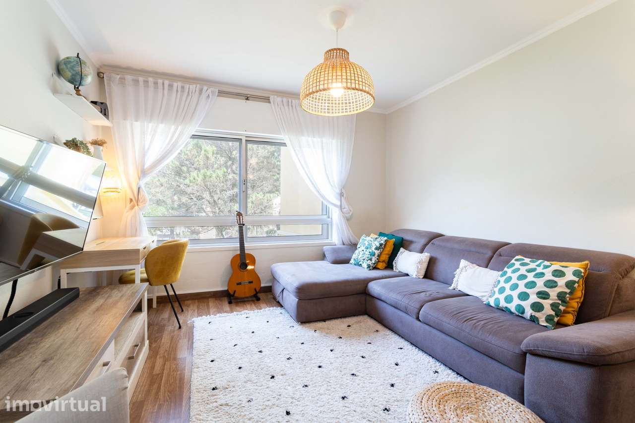 Apartamento T2 Luminoso em Zona Central de Queijas - Grande imagem: 3/29