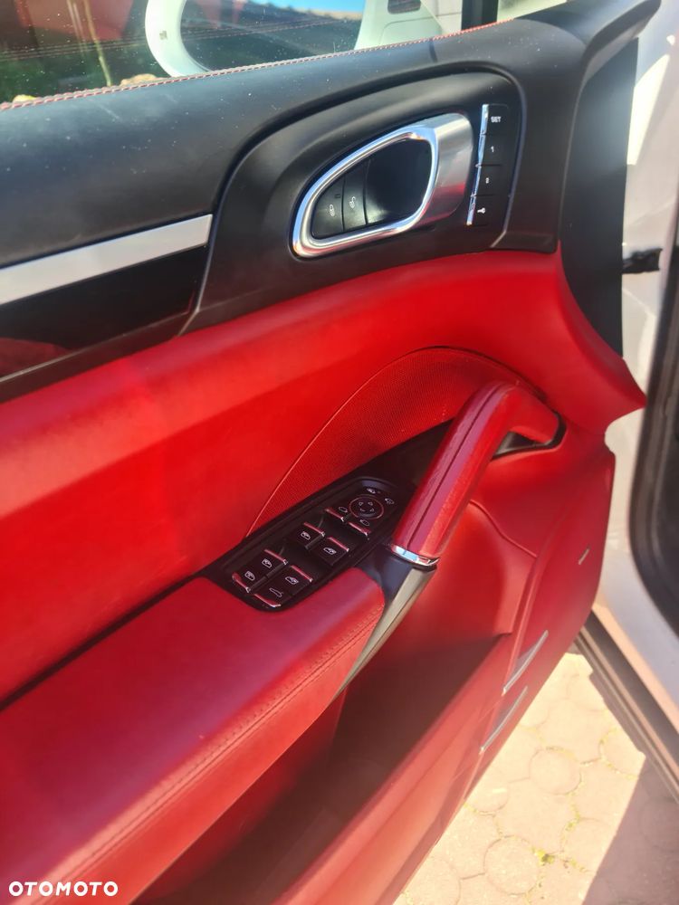 Porsche Cayenne Platinum Edition - 12