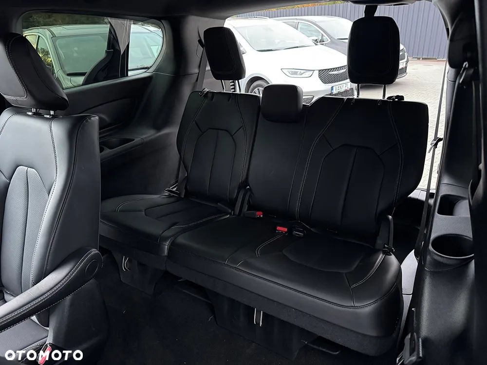 Chrysler Pacifica - 19