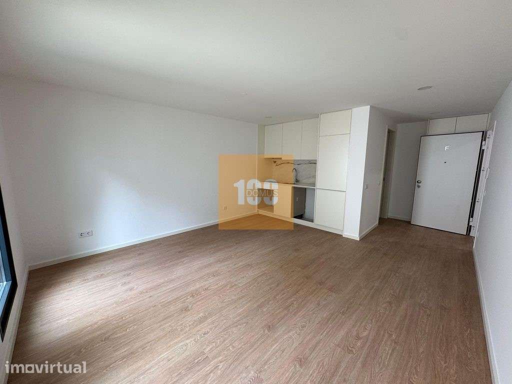 T0 novo com varanda - Fontinha Lux - Grande imagem: 5/17