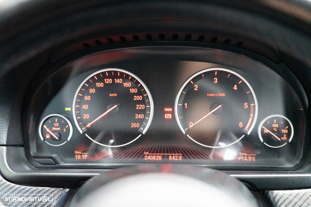 BMW M550d xDrive Auto - 38