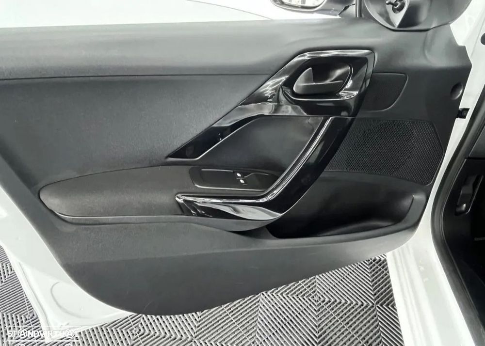 Peugeot 208 1.6 BlueHDi Active — fotografia 10