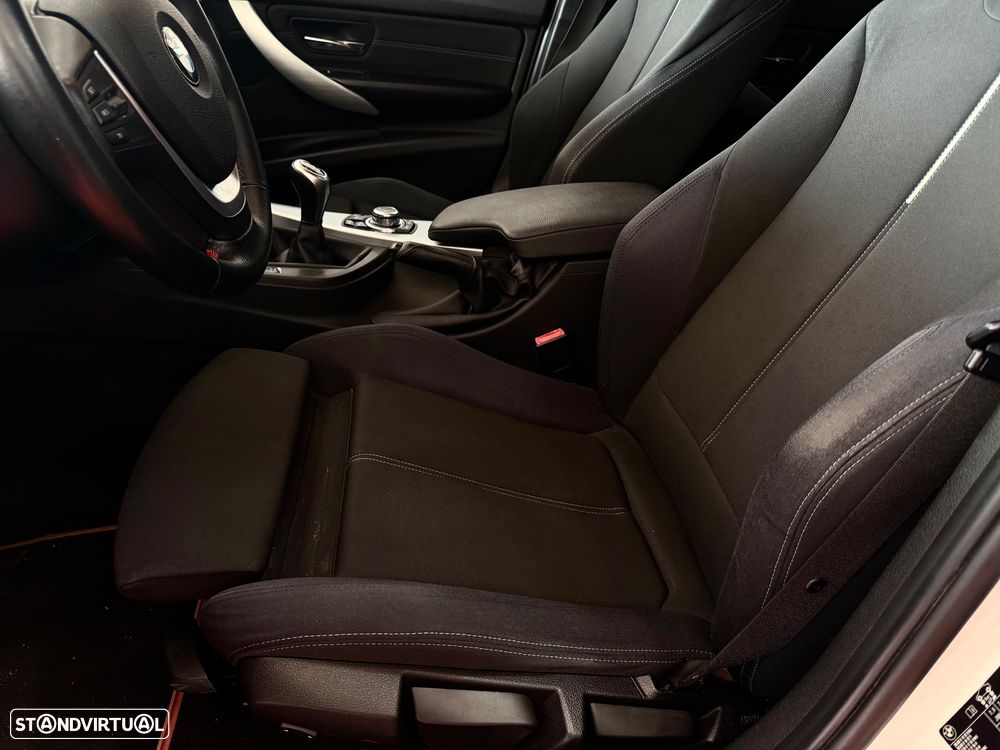 BMW 320 d Sport Line - 11