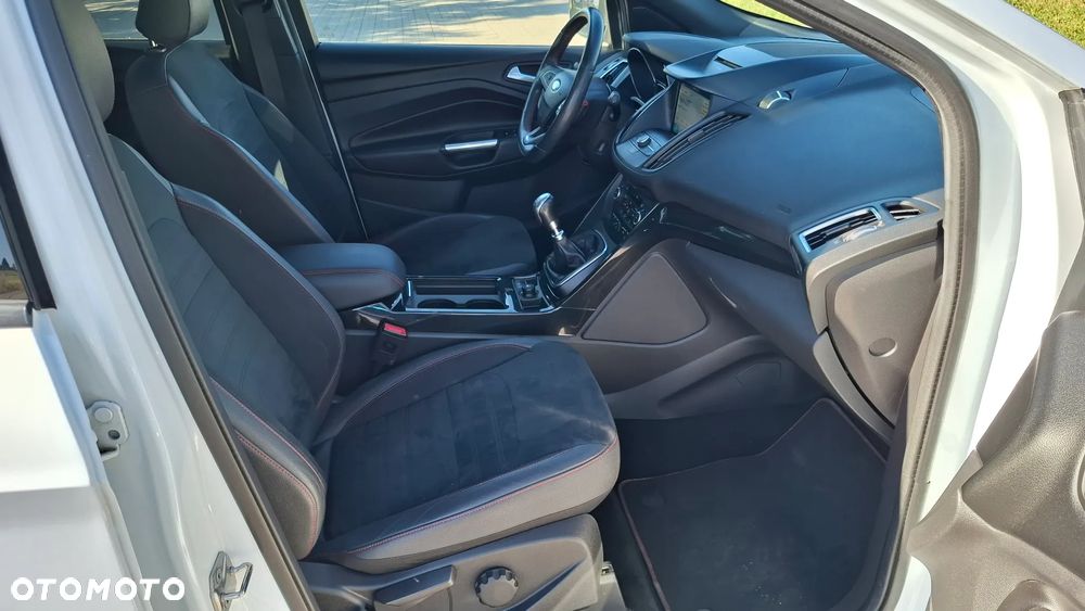 Ford Kuga 1.5 EcoBoost 2x4 ST-Line - 12