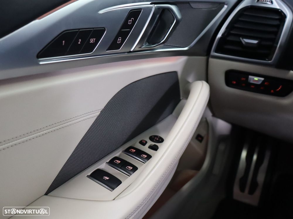 BMW 840 i Pack M - 18