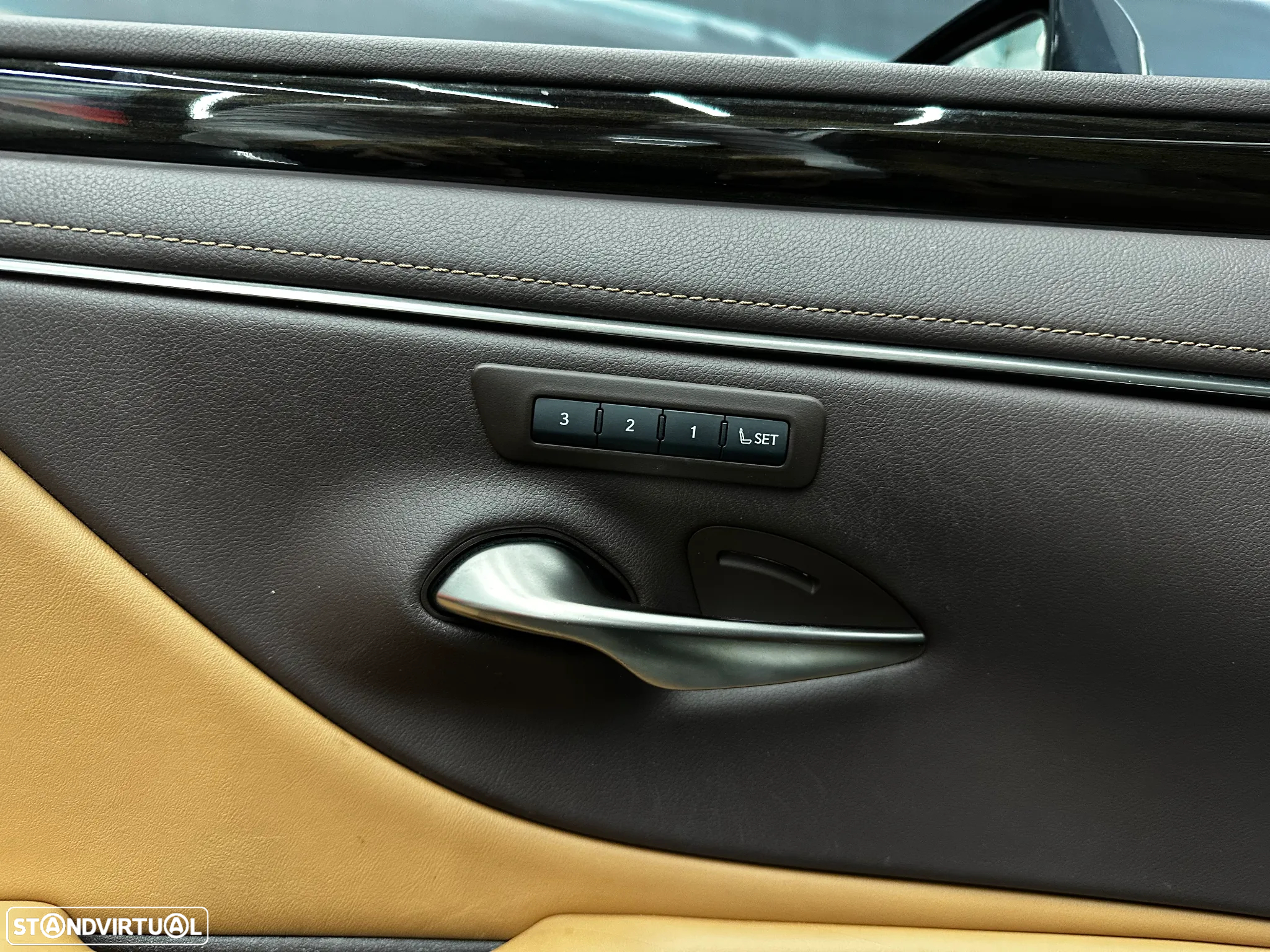 Lexus ES 300h Executive+ - 17