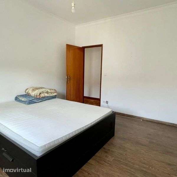 T3 com garagem grande e quintal - Grande imagem: 3/6