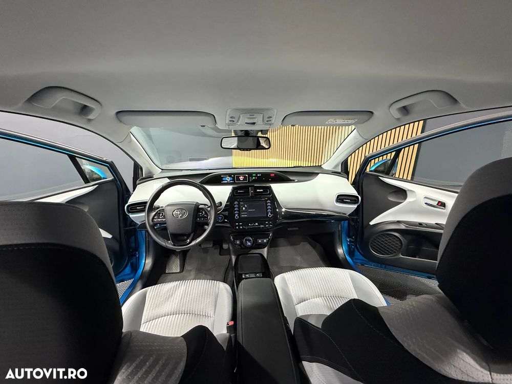 Toyota Prius Hybrid - 14