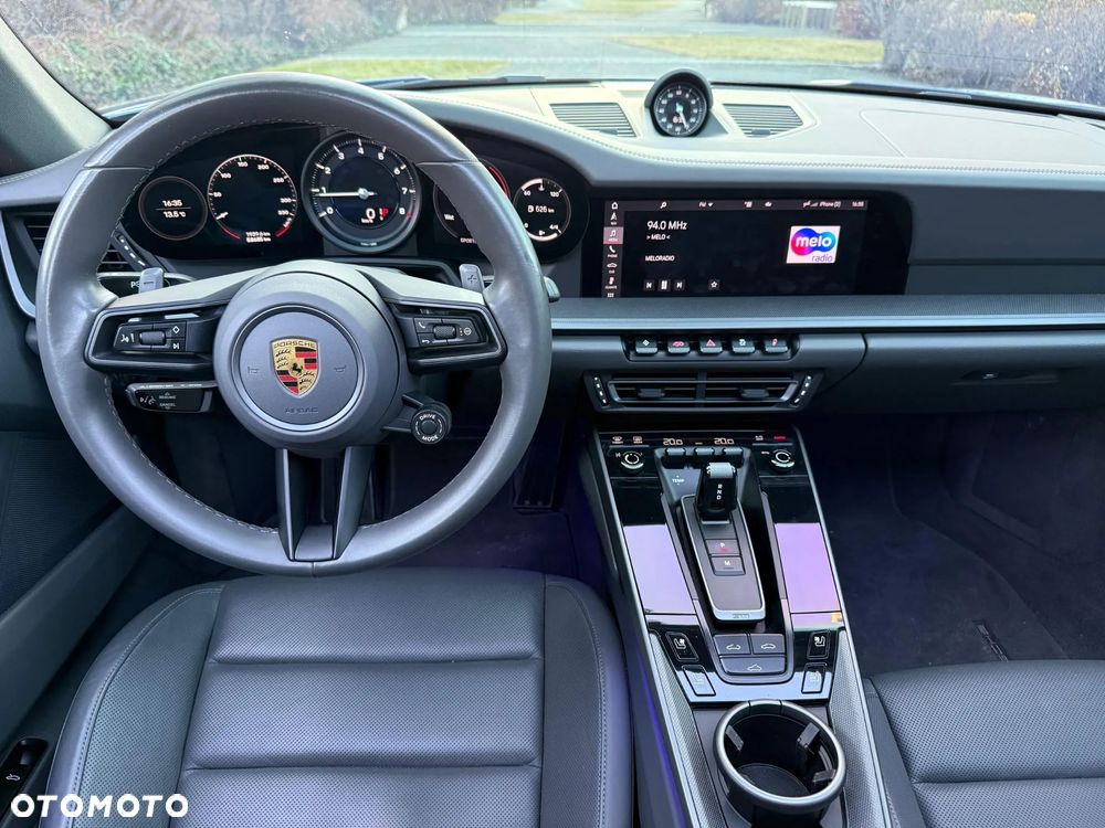 Porsche 911 Carrera - 26
