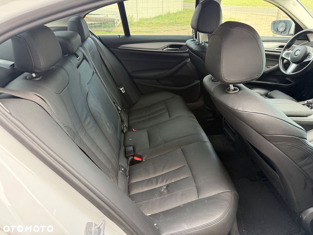 BMW Seria 5 520d Sport Line - 11