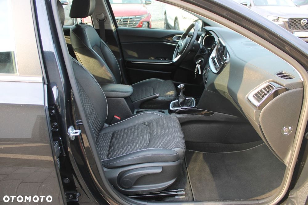 Kia XCeed - 26
