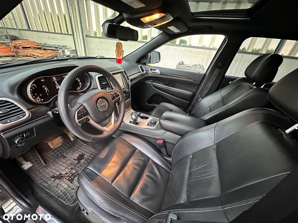 Jeep Grand Cherokee - 14