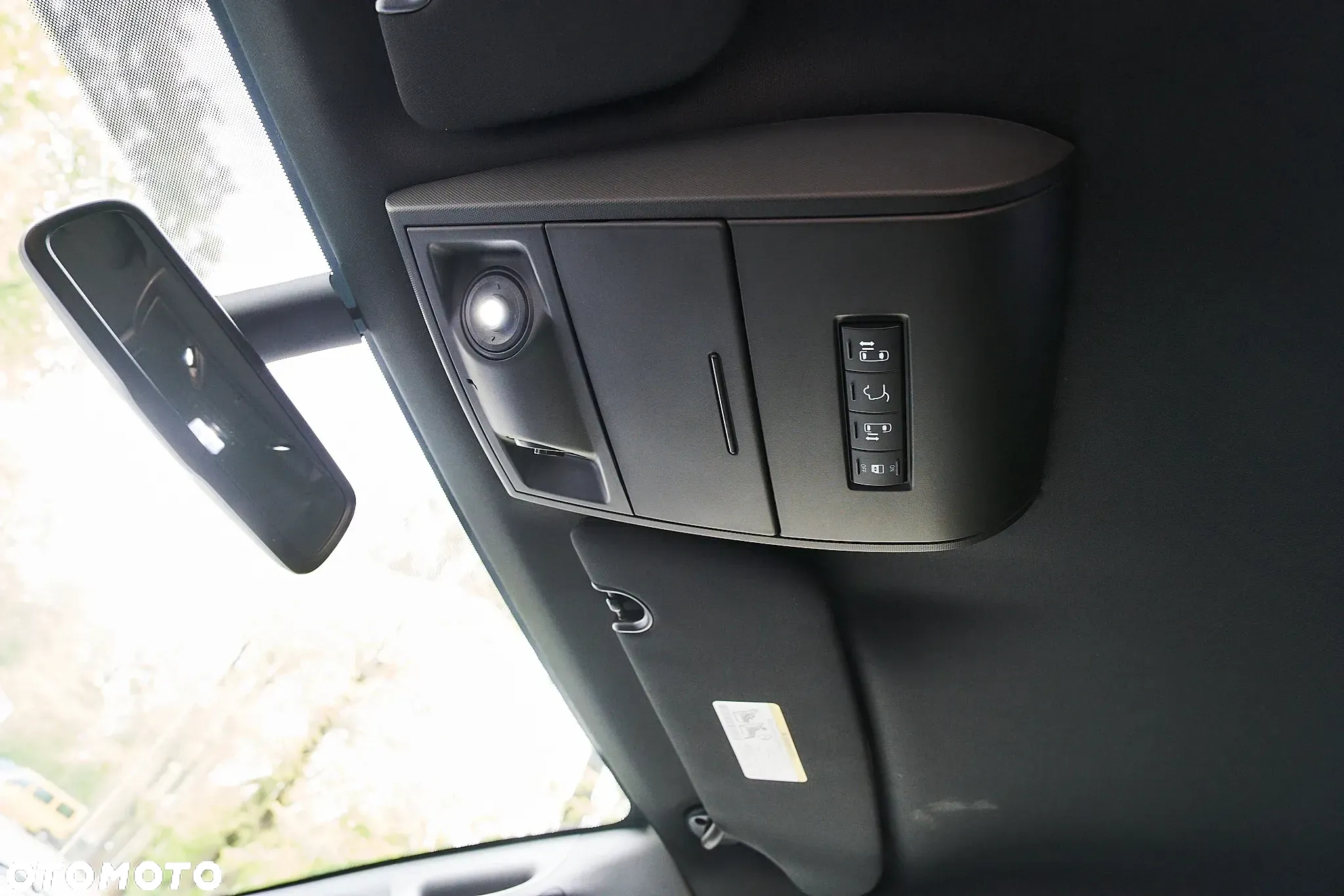 Dodge Caravan - 17