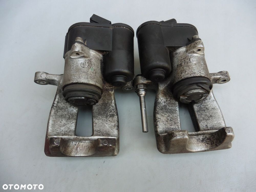 ZACISK HAMULCOWY PRAWY TYŁ VW PASSAT B6 B7 4X4 TRW - 6