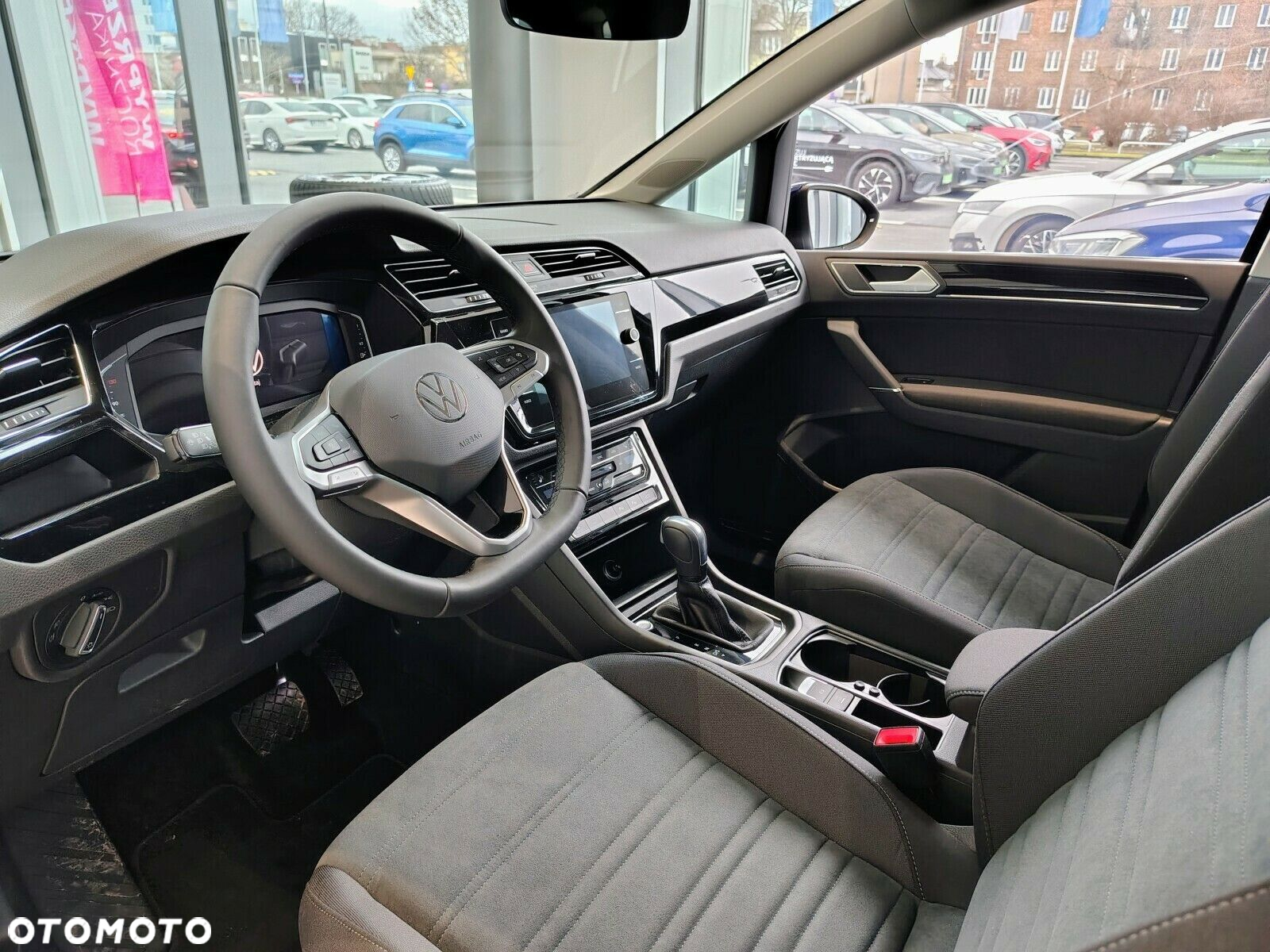 Volkswagen Touran - 10