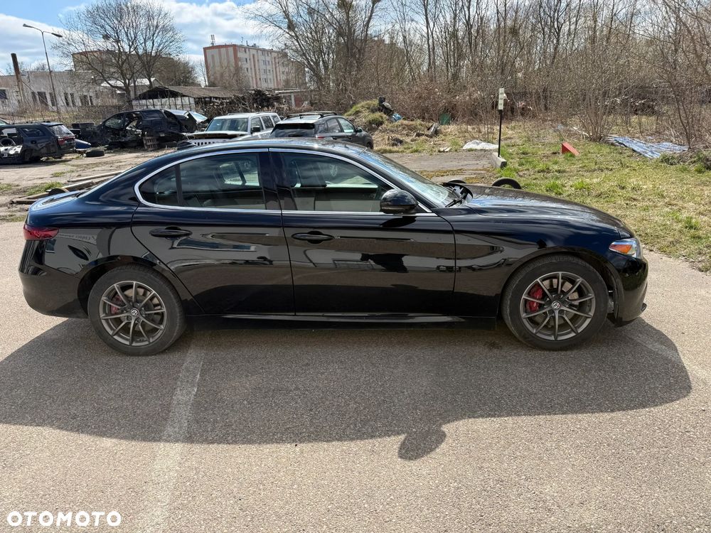 Alfa Romeo Giulia 2.0 Turbo 16V AT8-Q4 Ti - 7