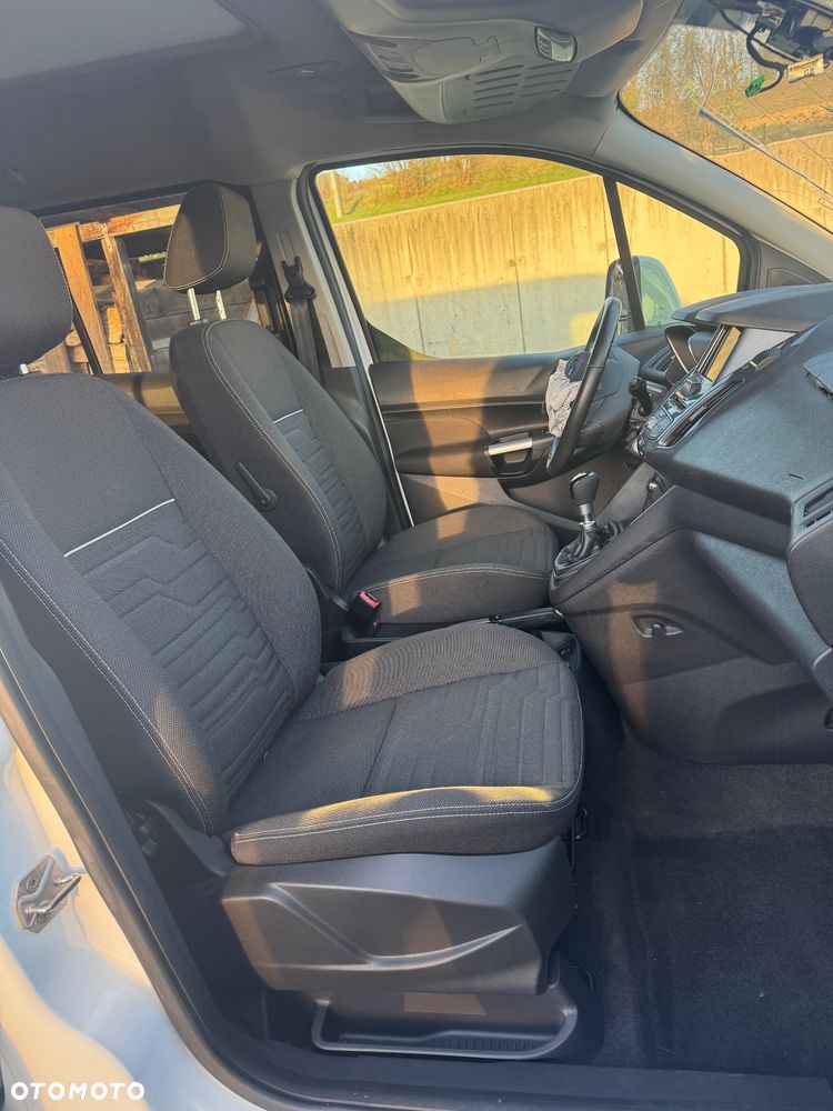 Ford Tourneo Connect Grand - 13