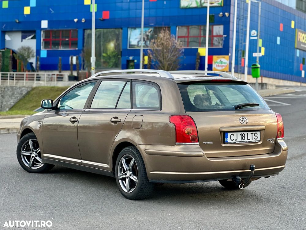Toyota Avensis 2.0 D-4D Combi Executive - 3