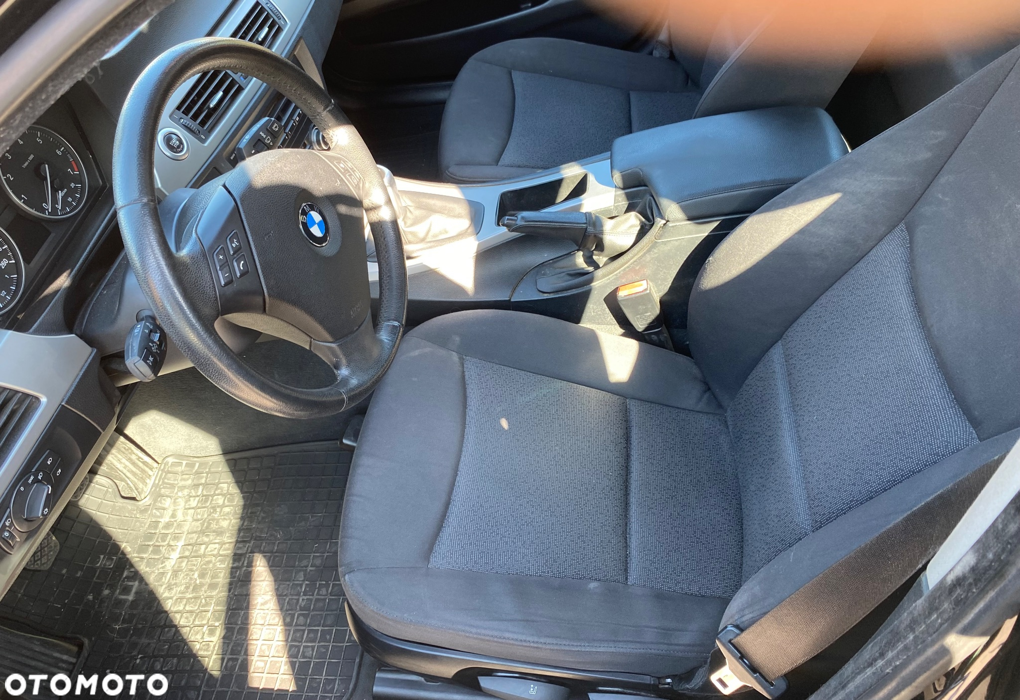 BMW Seria 3 318i Touring - 9