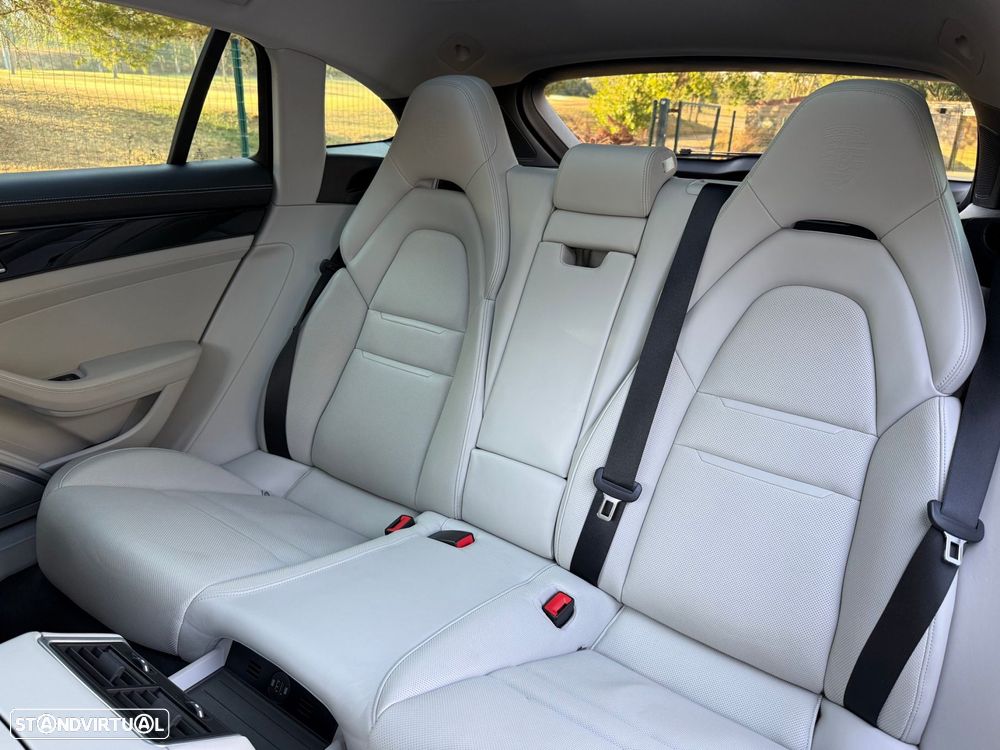 Porsche Panamera Sport Turismo 4 E-Hybrid - 30