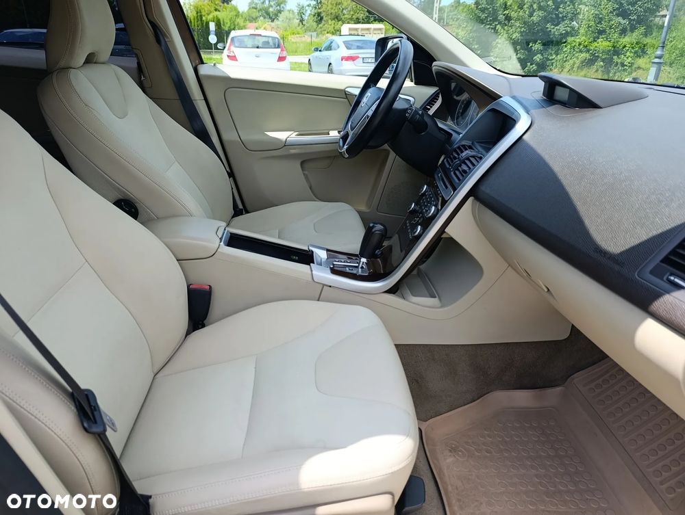 Volvo XC 60 2.4D Momentum - 17