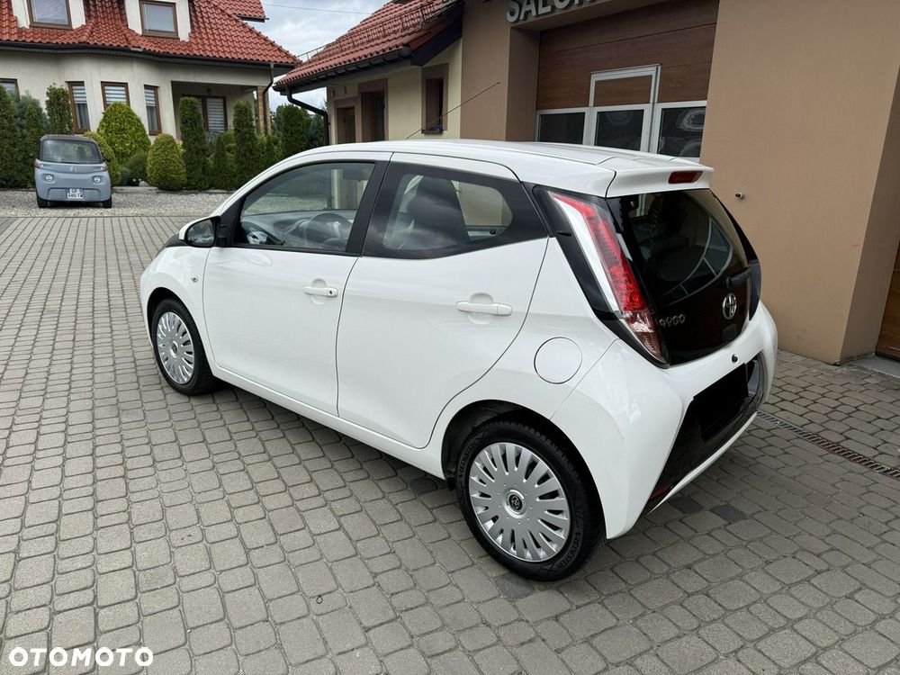 Toyota Aygo x-play touch - 10