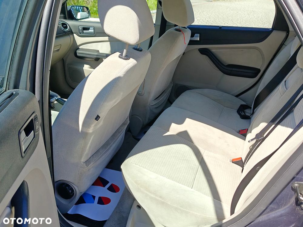 Ford Focus 1.6 TDCi Ambiente - 8