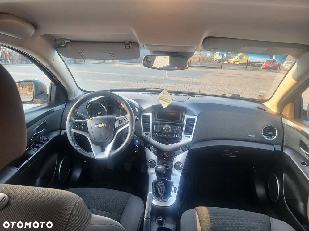 Chevrolet Cruze - 12