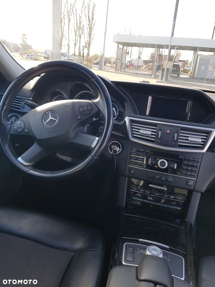 Mercedes-Benz Klasa E 200 CGI BlueEFFICIENCY Automatik - 4