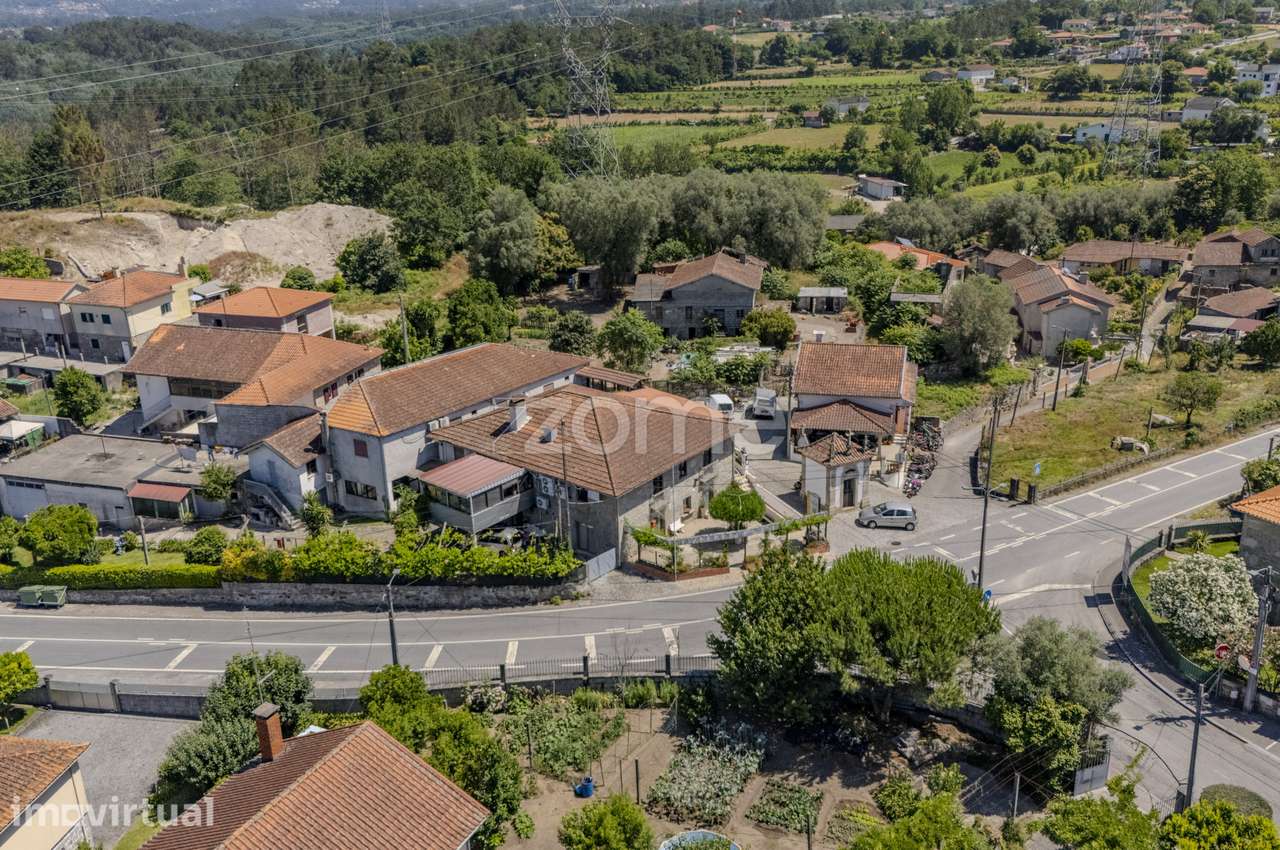 Moradia com Restaurante e Alojamento Local - Póvoa de Lanhoso - Grande imagem: 4/34