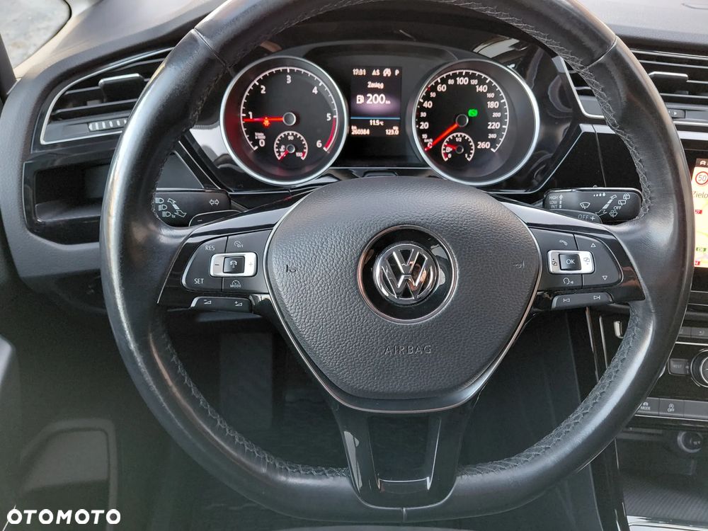 Volkswagen Touran - 13