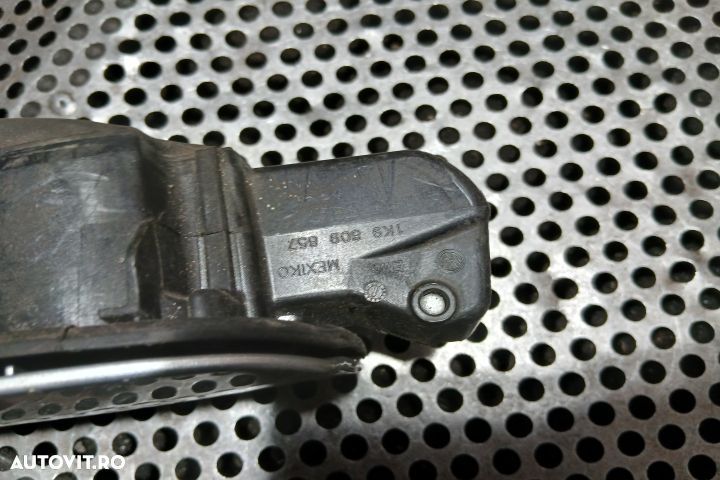 Usita rezervor 5N0810773E 1K9809857 5N0810773E 1K9809857 Volkswagen V - 4